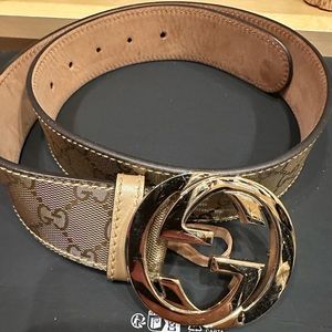 Gucci women’s belt gold, fits a size 0-2